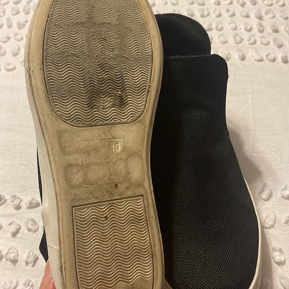 Soda slip on booties - Picture 3 of 3